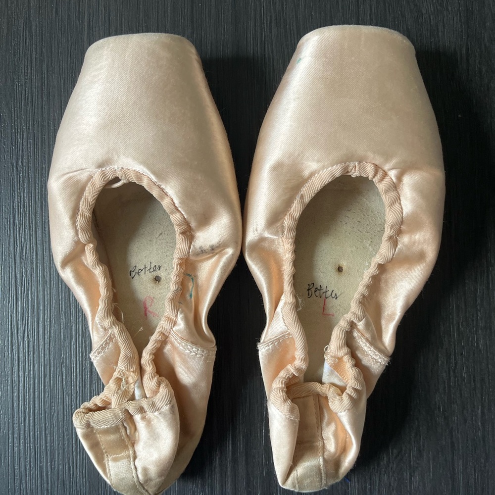 Used smelly ballet Pointe Shoes